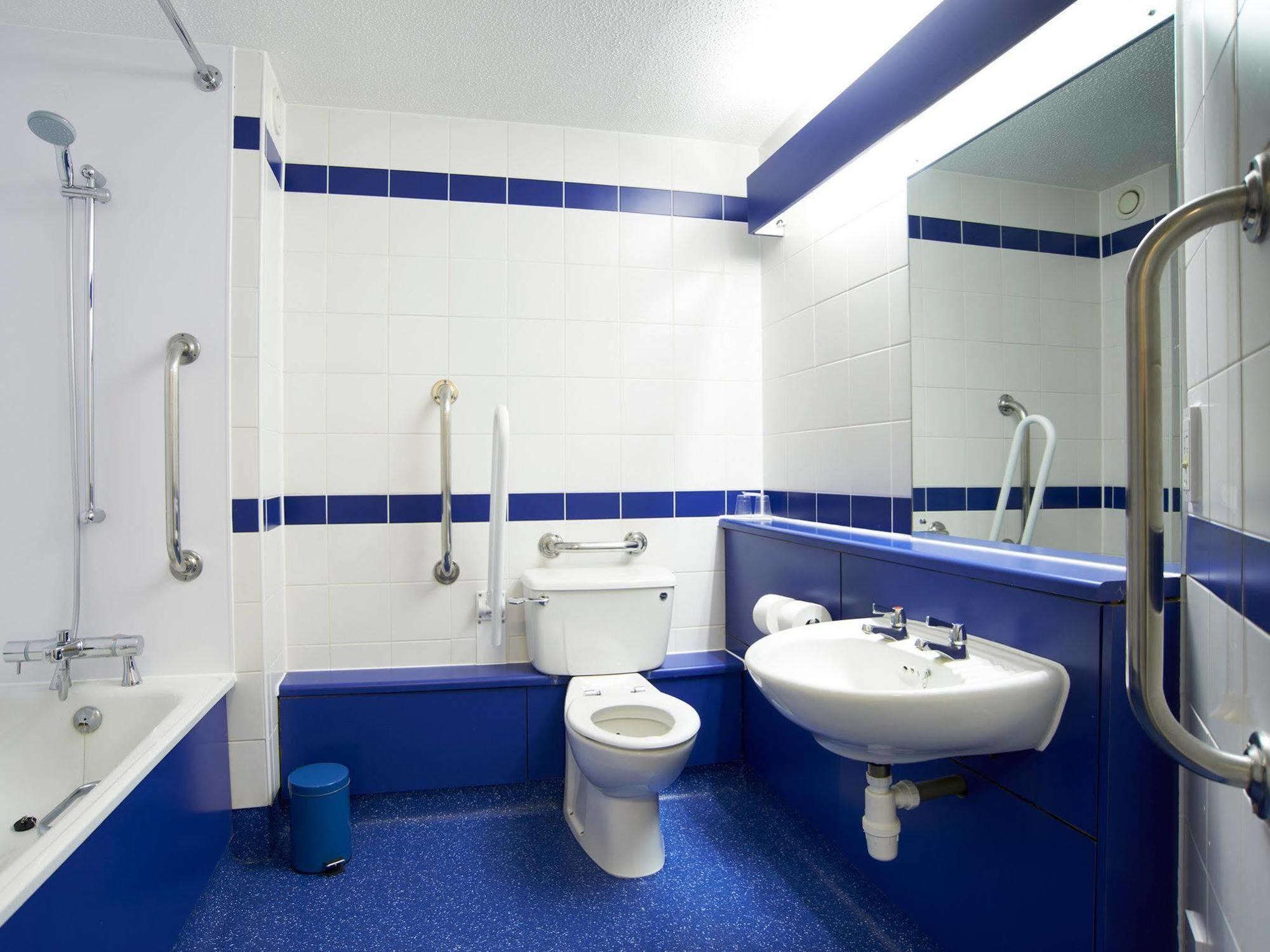 Travelodge Birmingham Central Broadway Plaza Εξωτερικό φωτογραφία
